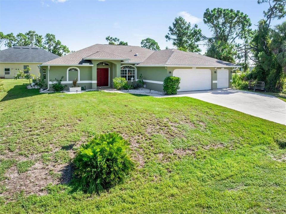 Под контрактом: $374,900 (3 спален, 2 ванн, 1596 Квадратных фут)