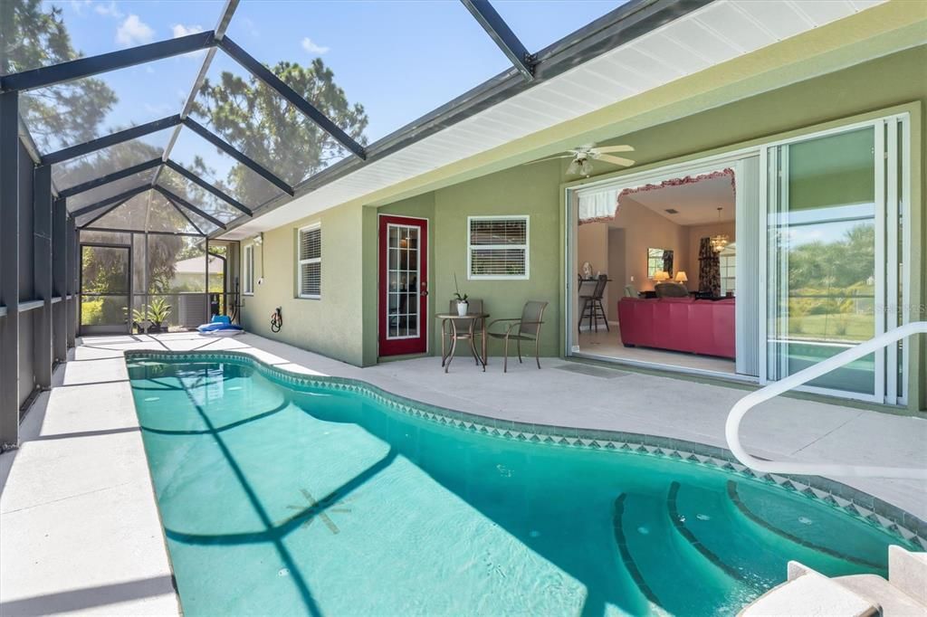 Под контрактом: $374,900 (3 спален, 2 ванн, 1596 Квадратных фут)