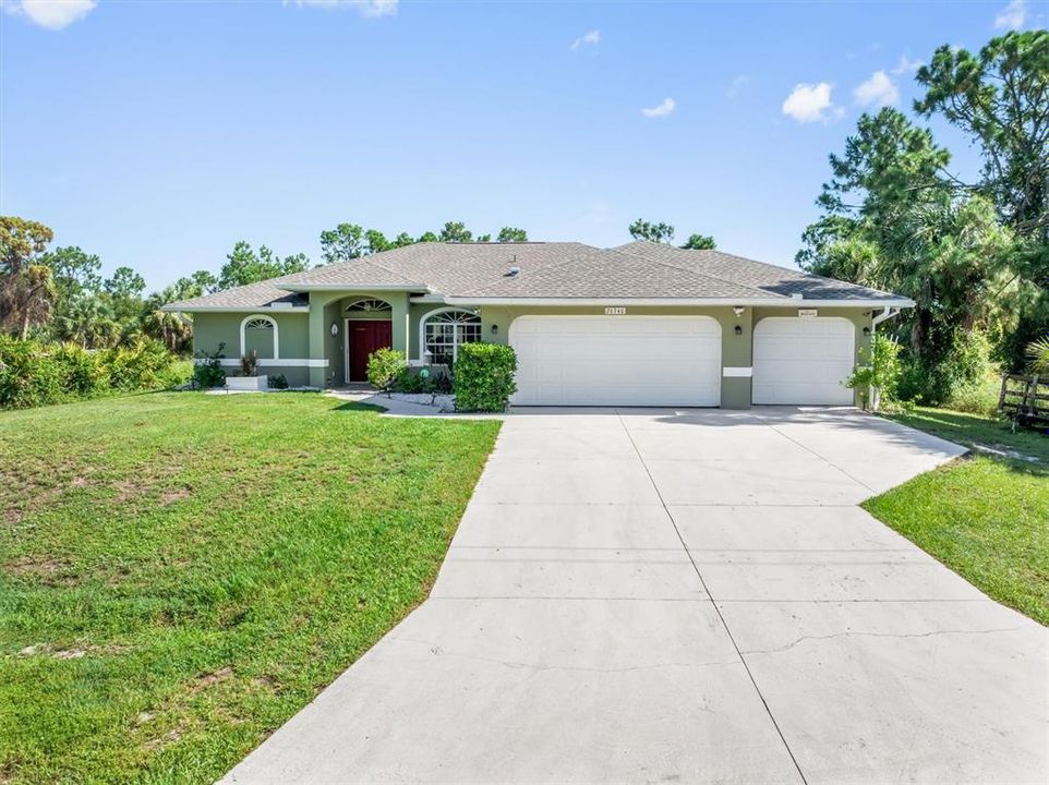 Под контрактом: $374,900 (3 спален, 2 ванн, 1596 Квадратных фут)