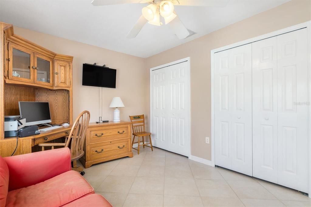 Под контрактом: $374,900 (3 спален, 2 ванн, 1596 Квадратных фут)