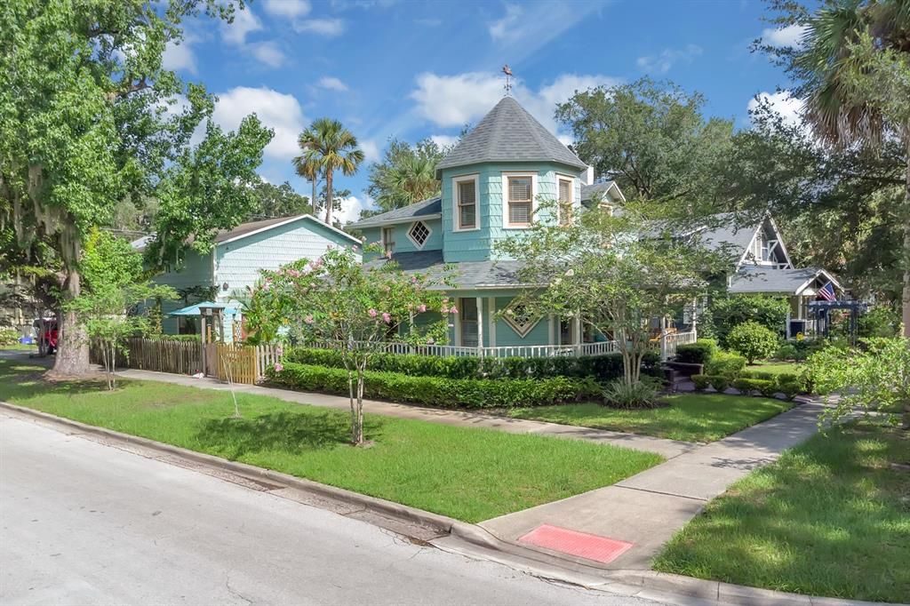 Active With Contract: $629,000 (3 beds, 2 baths, 2472 Square Feet)