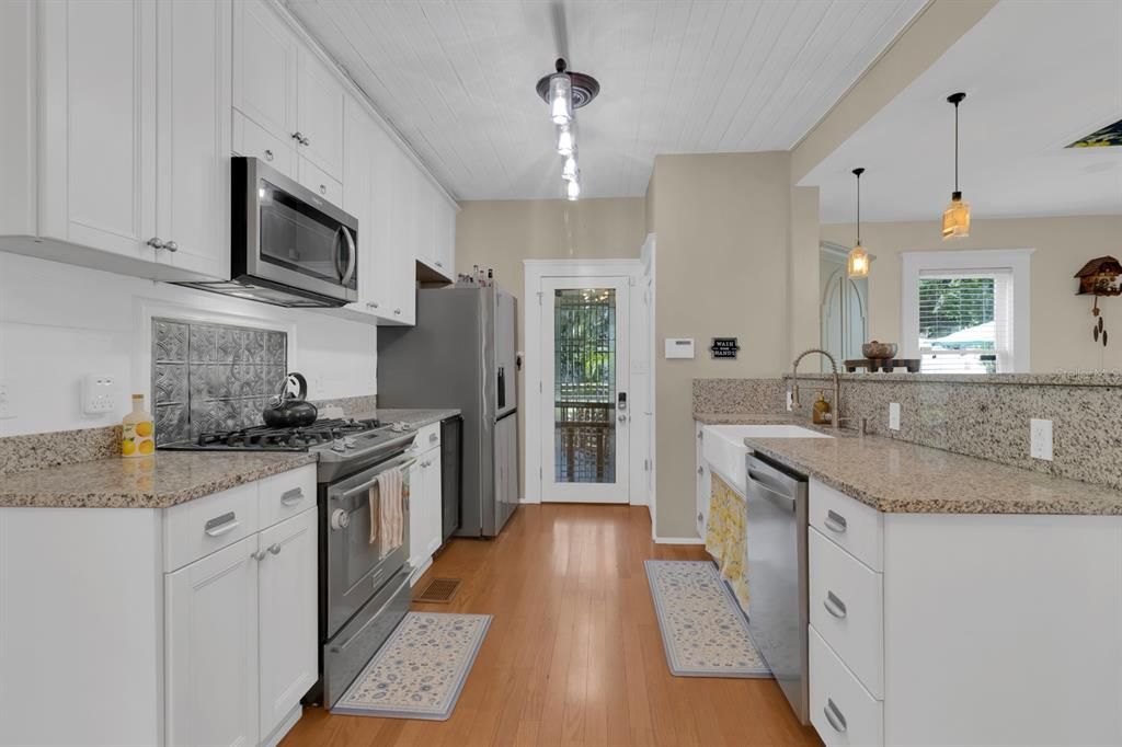 Active With Contract: $629,000 (3 beds, 2 baths, 2472 Square Feet)