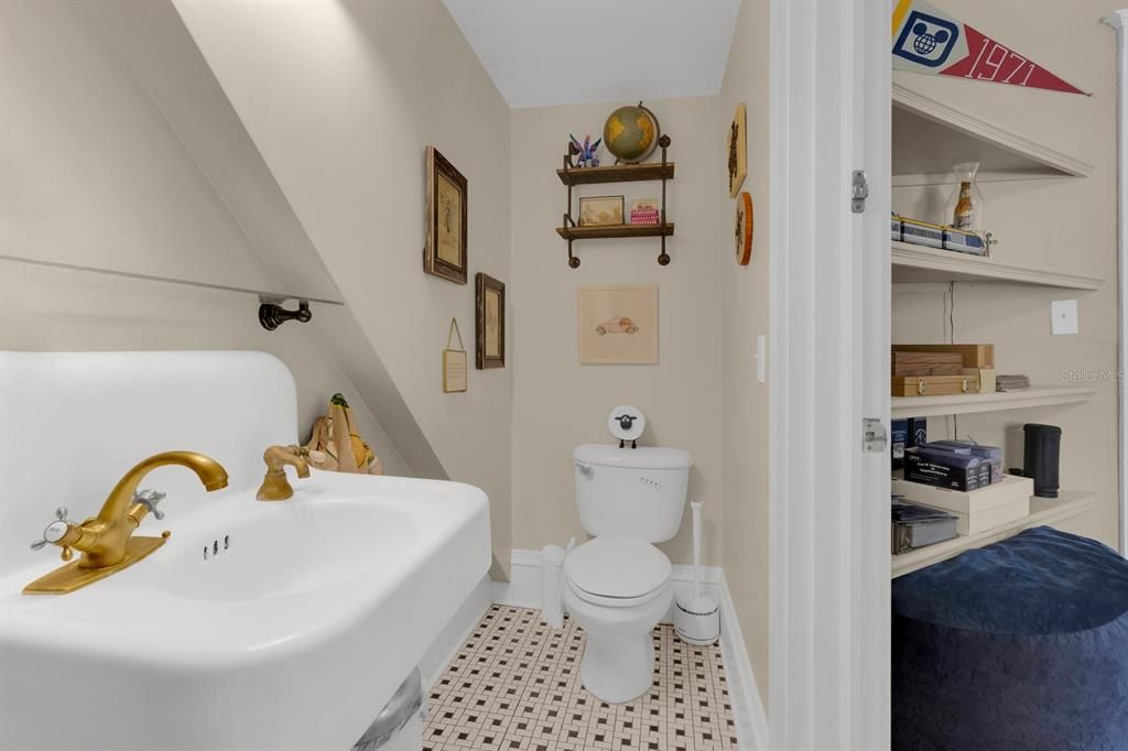 Active With Contract: $629,000 (3 beds, 2 baths, 2472 Square Feet)