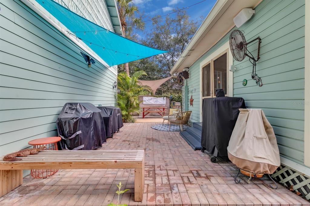 Active With Contract: $629,000 (3 beds, 2 baths, 2472 Square Feet)