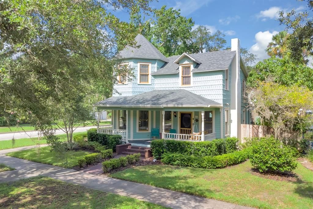 Active With Contract: $629,000 (3 beds, 2 baths, 2472 Square Feet)