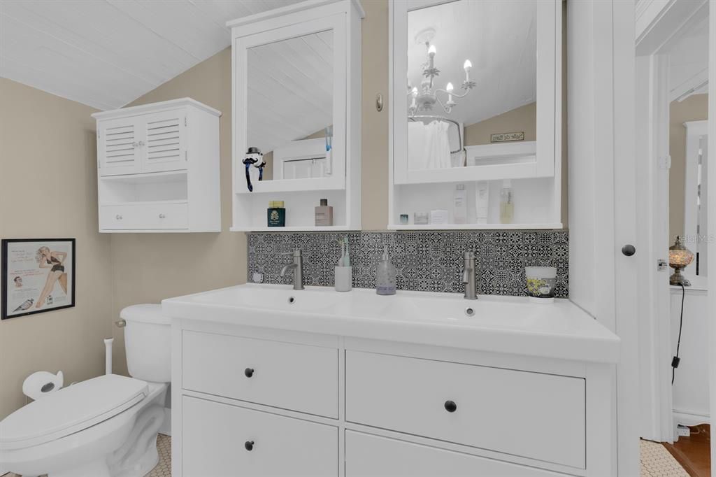 Active With Contract: $629,000 (3 beds, 2 baths, 2472 Square Feet)