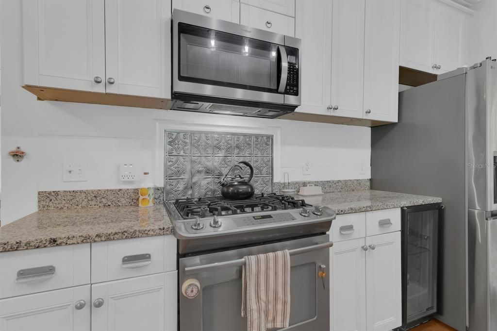 Active With Contract: $629,000 (3 beds, 2 baths, 2472 Square Feet)