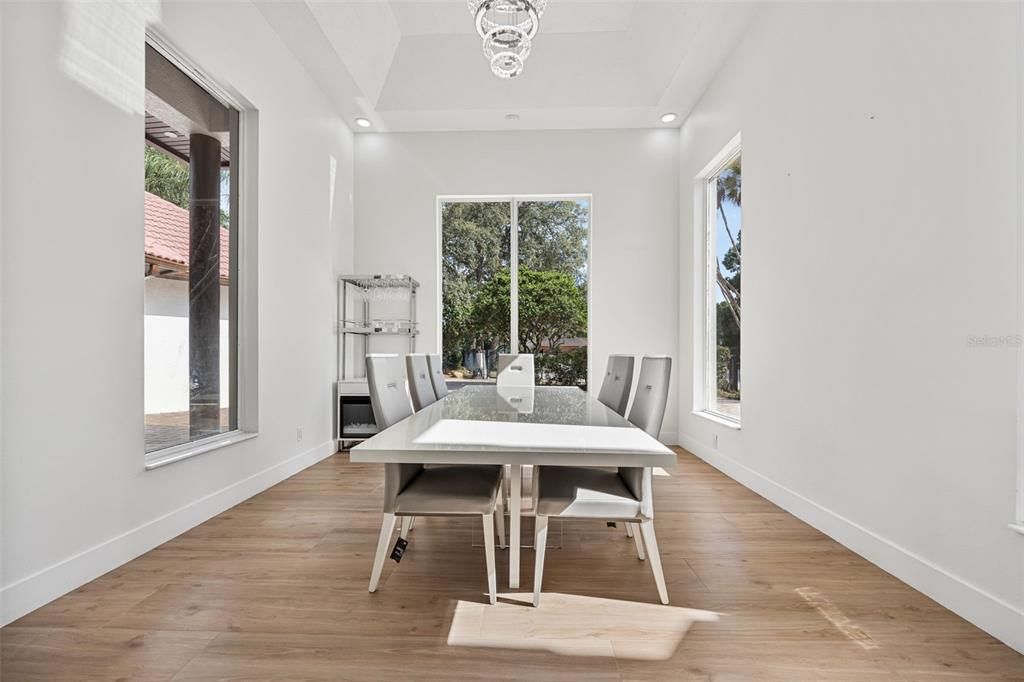 待售: $1,999,000 (4 贝兹, 3 浴室, 5220 平方英尺)