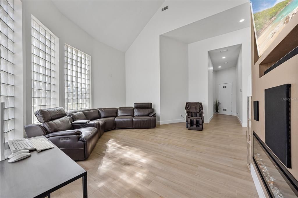 待售: $1,999,000 (4 贝兹, 3 浴室, 5220 平方英尺)