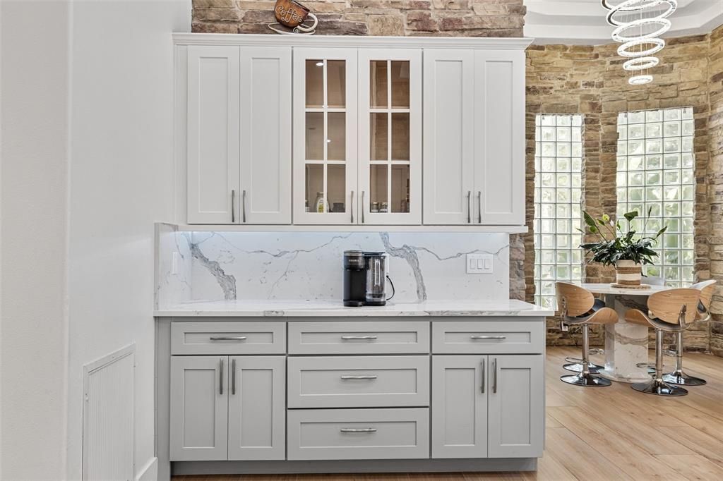 待售: $1,999,000 (4 贝兹, 3 浴室, 5220 平方英尺)