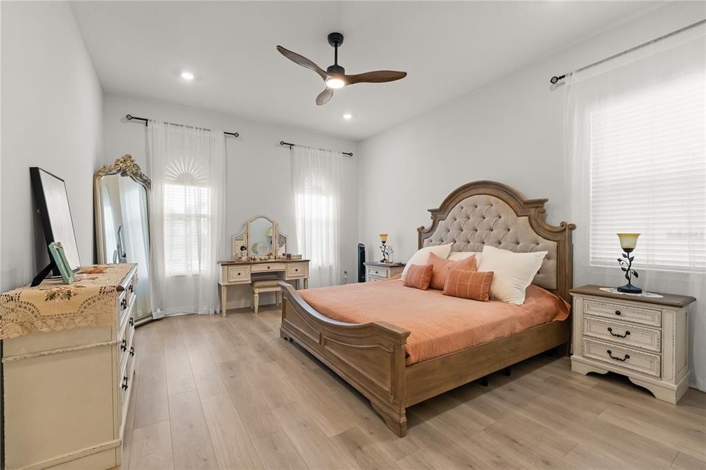 На продажу: $900,000 (5 спален, 4 ванн, 2856 Квадратных фут)