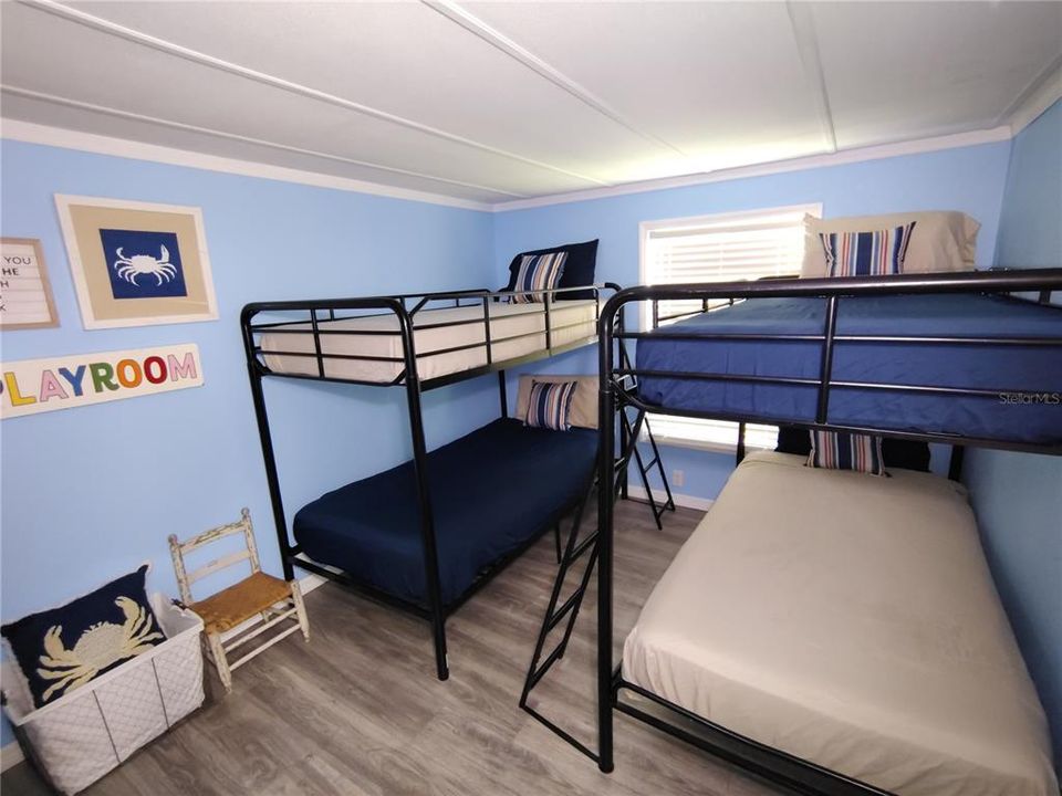 На продажу: $140,000 (3 спален, 2 ванн, 1568 Квадратных фут)