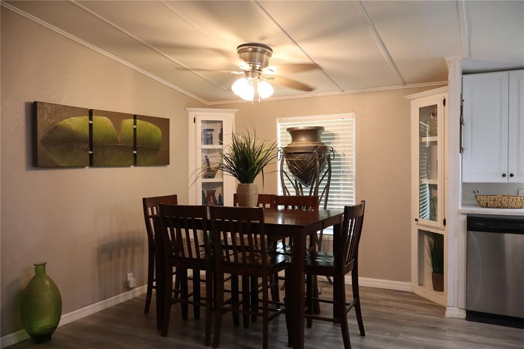 На продажу: $140,000 (3 спален, 2 ванн, 1568 Квадратных фут)