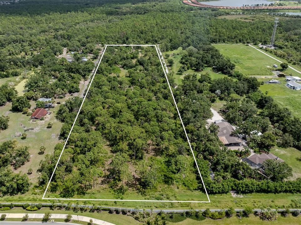 待售: $850,000 (9.50 acres)