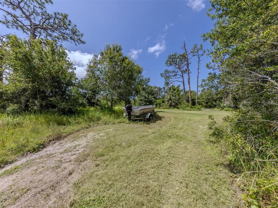 待售: $850,000 (9.50 acres)