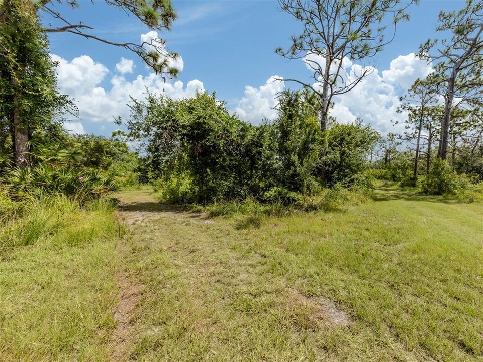 待售: $850,000 (9.50 acres)