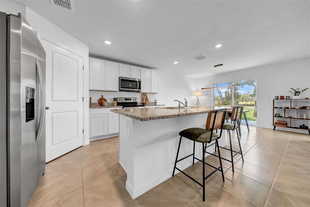 For Rent: $3,100 (5 beds, 3 baths, 2605 Square Feet)