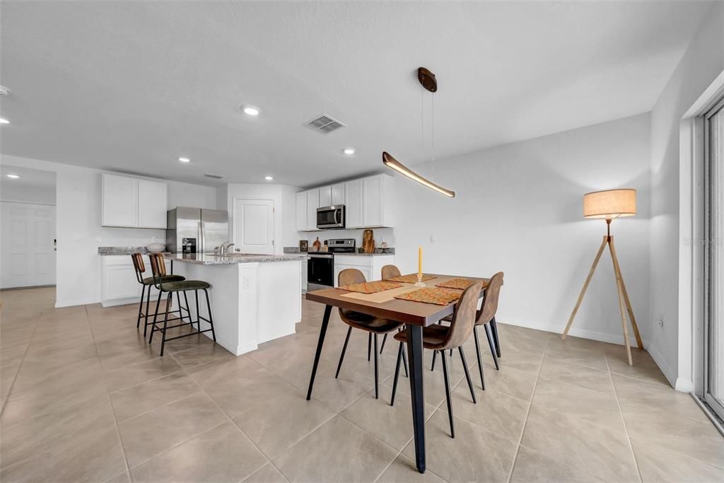 For Rent: $3,100 (5 beds, 3 baths, 2605 Square Feet)