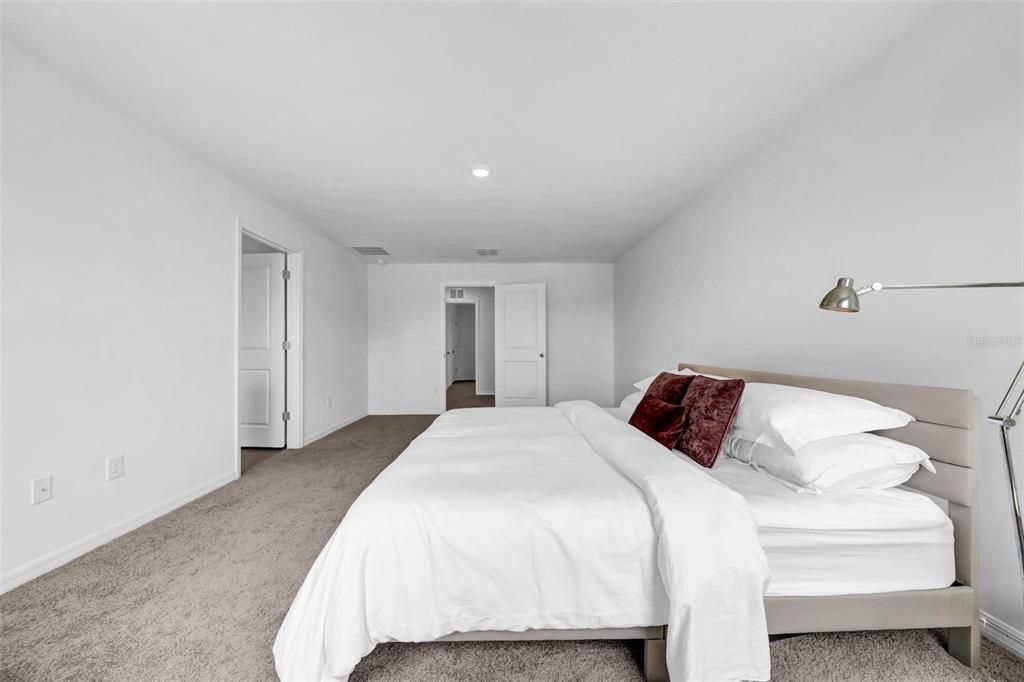 For Rent: $3,100 (5 beds, 3 baths, 2605 Square Feet)