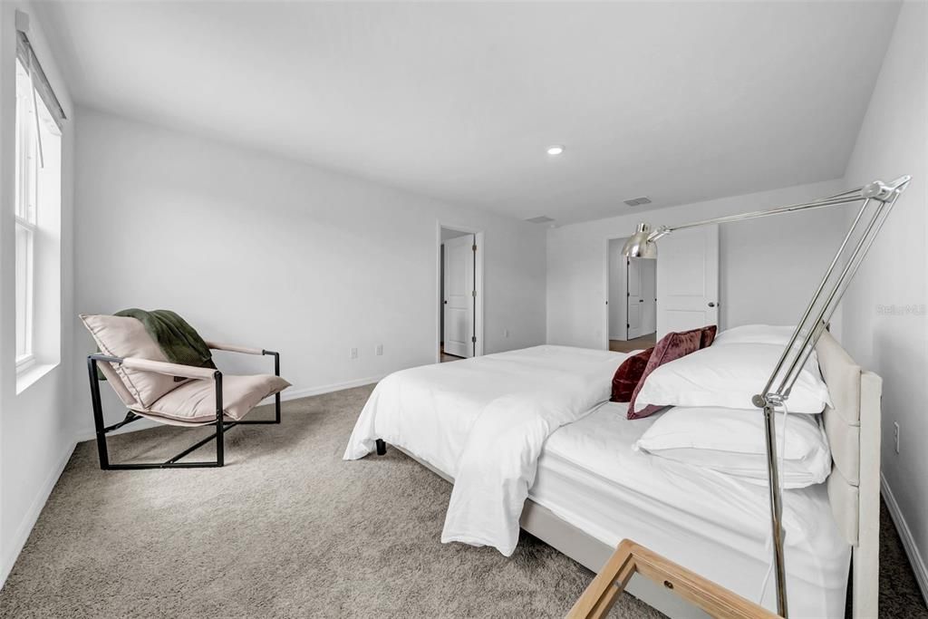 For Rent: $3,100 (5 beds, 3 baths, 2605 Square Feet)