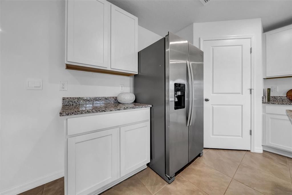 For Rent: $3,100 (5 beds, 3 baths, 2605 Square Feet)