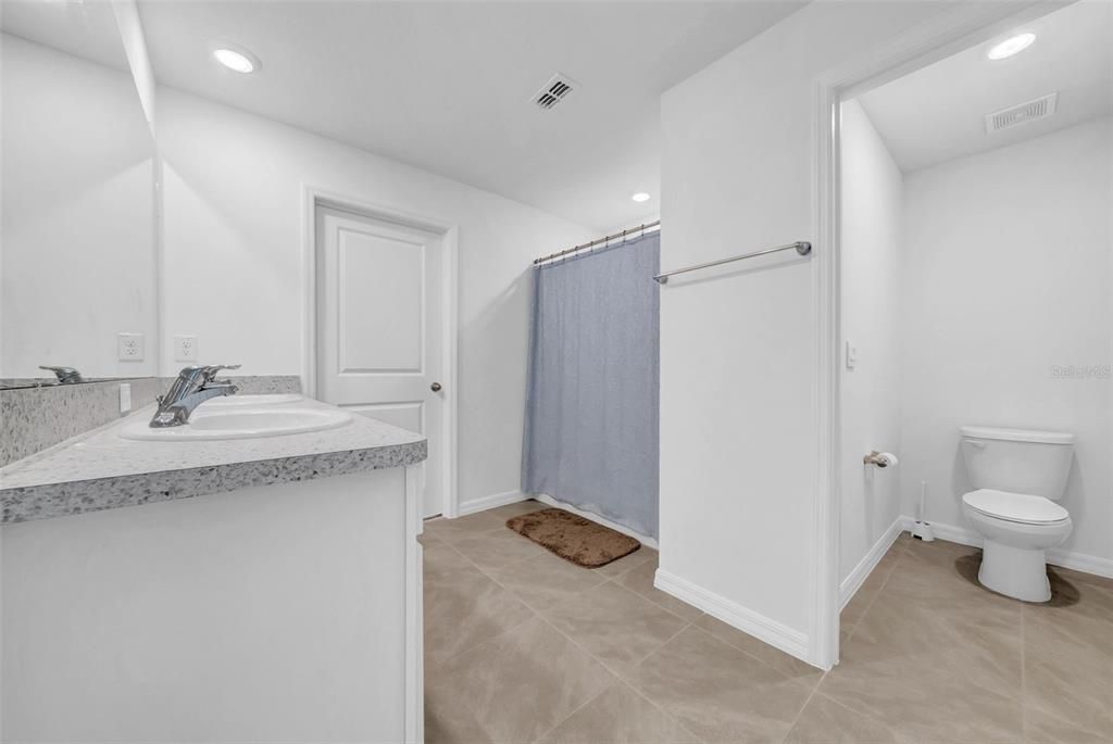 For Rent: $3,100 (5 beds, 3 baths, 2605 Square Feet)