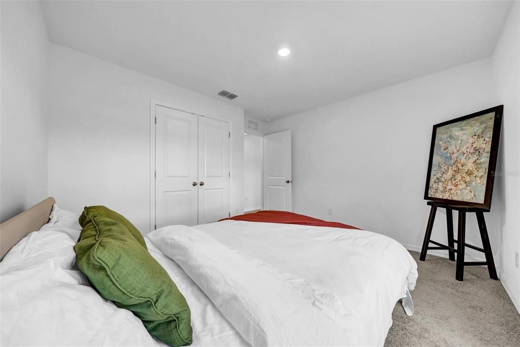 For Rent: $3,100 (5 beds, 3 baths, 2605 Square Feet)