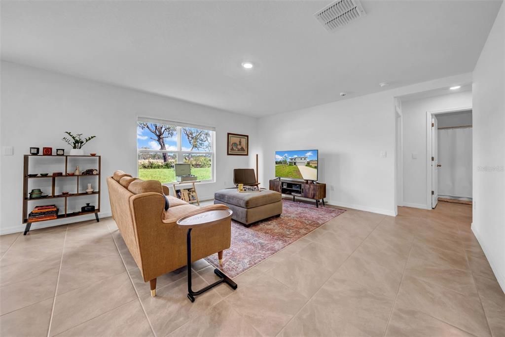 For Rent: $3,100 (5 beds, 3 baths, 2605 Square Feet)