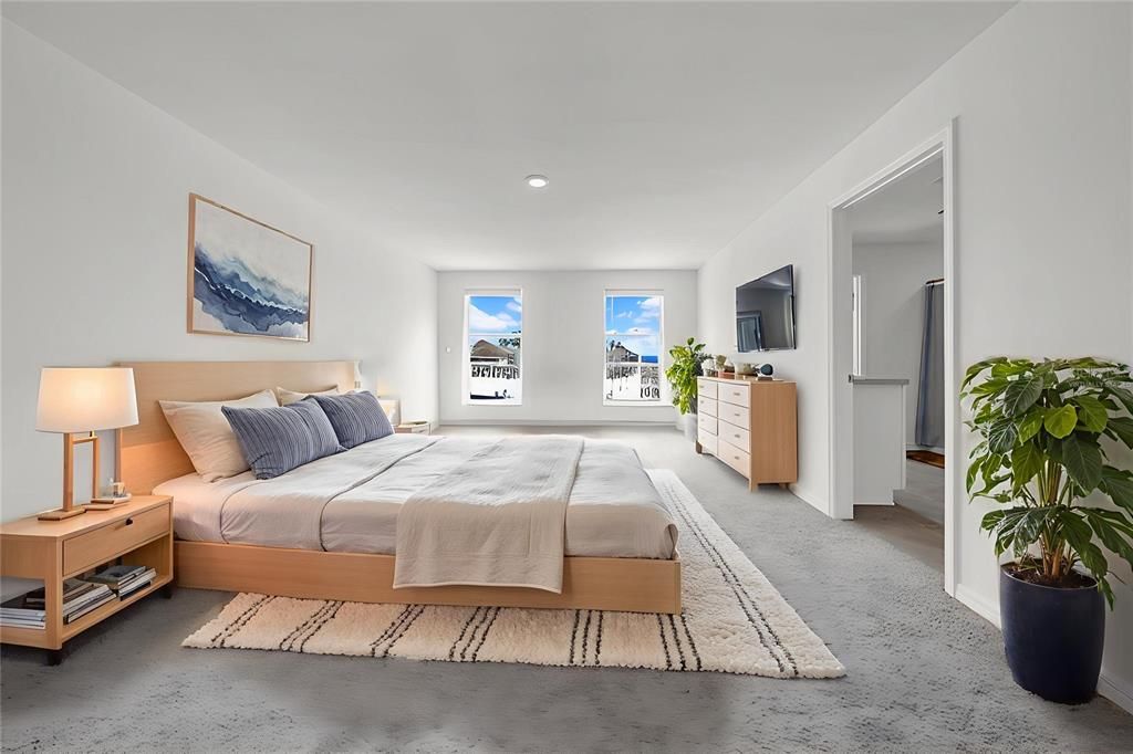 For Rent: $3,100 (5 beds, 3 baths, 2605 Square Feet)