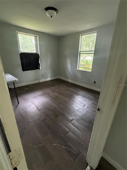 待售: $160,000 (4 贝兹, 2 浴室, 1200 平方英尺)