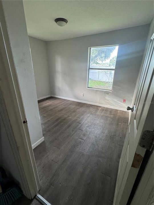 待售: $160,000 (4 贝兹, 2 浴室, 1200 平方英尺)