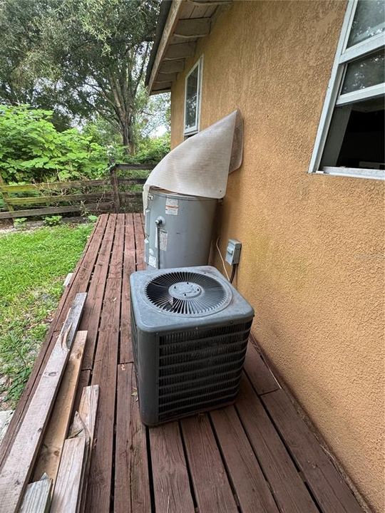 待售: $160,000 (4 贝兹, 2 浴室, 1200 平方英尺)