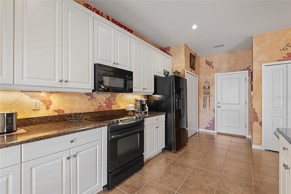 Active With Contract: $489,900 (3 beds, 2 baths, 1678 Square Feet)