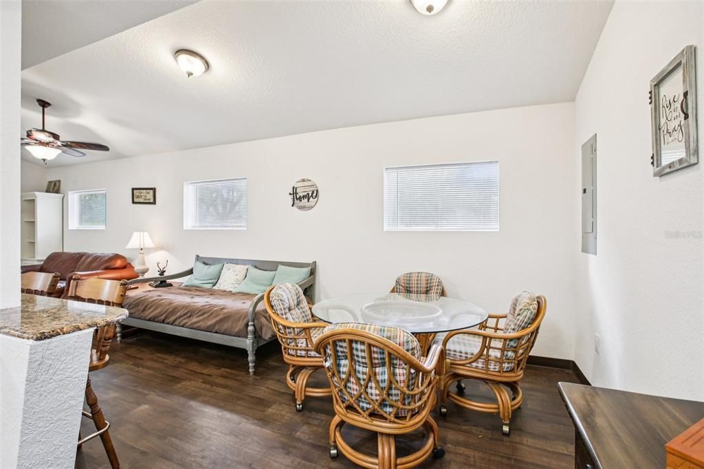 待售: $1,175,000 (3 贝兹, 2 浴室, 2636 平方英尺)