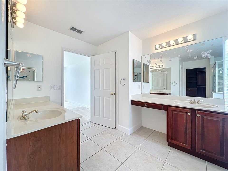 For Sale: $850,000 (5 beds, 3 baths, 3742 Square Feet)