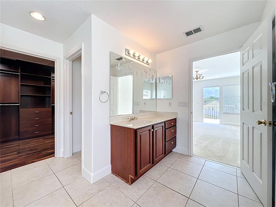 For Sale: $850,000 (5 beds, 3 baths, 3742 Square Feet)