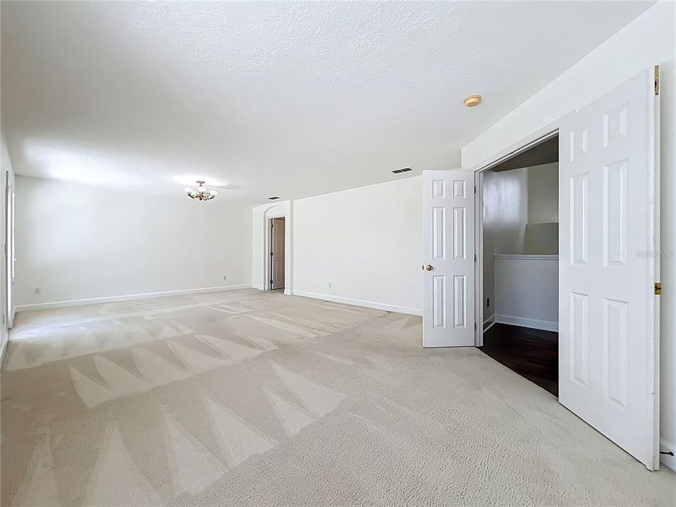 For Sale: $850,000 (5 beds, 3 baths, 3742 Square Feet)