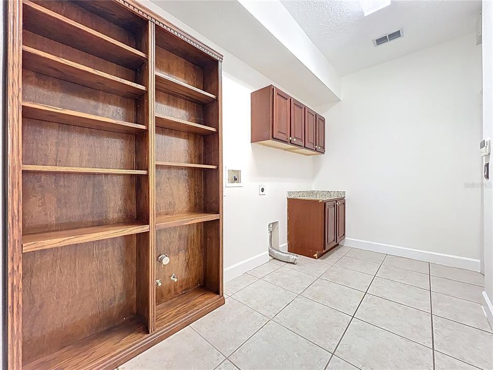 For Sale: $850,000 (5 beds, 3 baths, 3742 Square Feet)