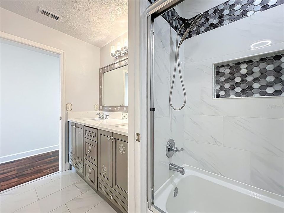 For Sale: $850,000 (5 beds, 3 baths, 3742 Square Feet)