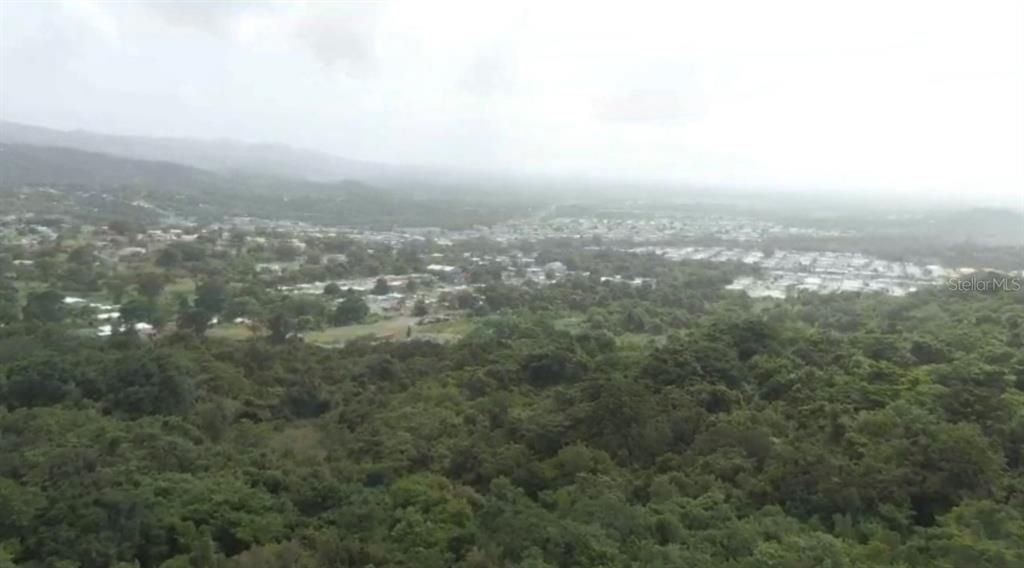 На продажу: $899,999 (24.28 acres)