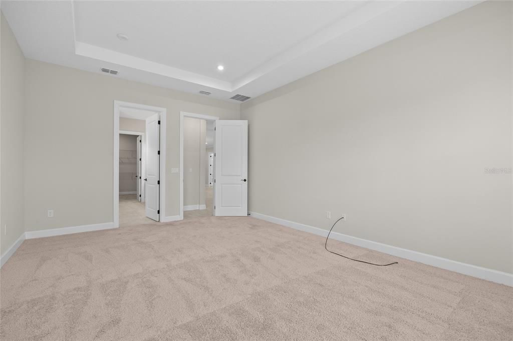 Под контрактом: $630,000 (3 спален, 3 ванн, 2449 Квадратных фут)