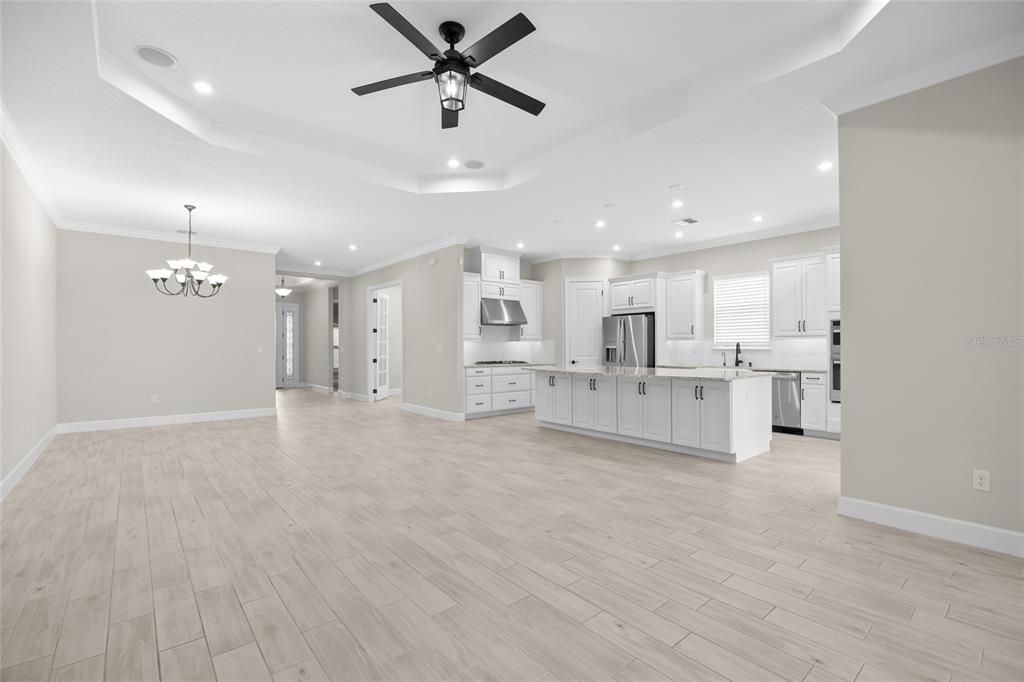 Под контрактом: $630,000 (3 спален, 3 ванн, 2449 Квадратных фут)