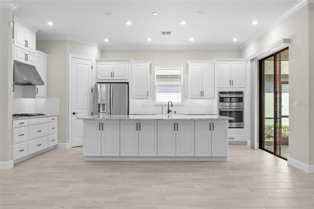 Под контрактом: $630,000 (3 спален, 3 ванн, 2449 Квадратных фут)