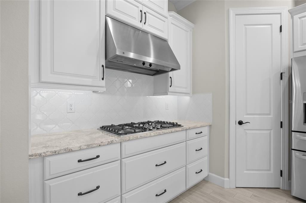 Под контрактом: $630,000 (3 спален, 3 ванн, 2449 Квадратных фут)