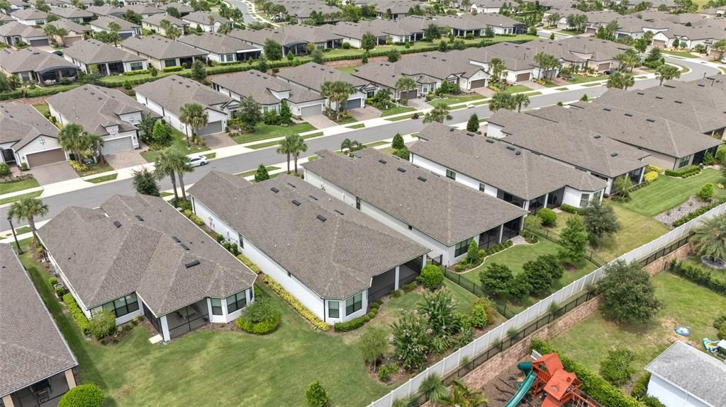 Под контрактом: $630,000 (3 спален, 3 ванн, 2449 Квадратных фут)