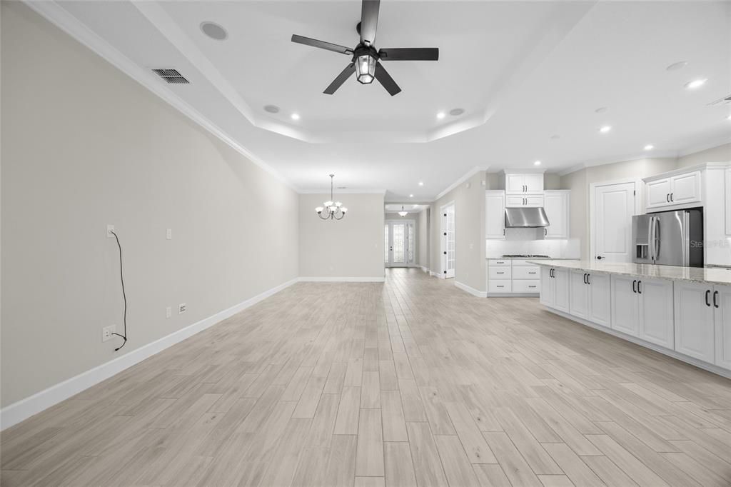 Под контрактом: $630,000 (3 спален, 3 ванн, 2449 Квадратных фут)