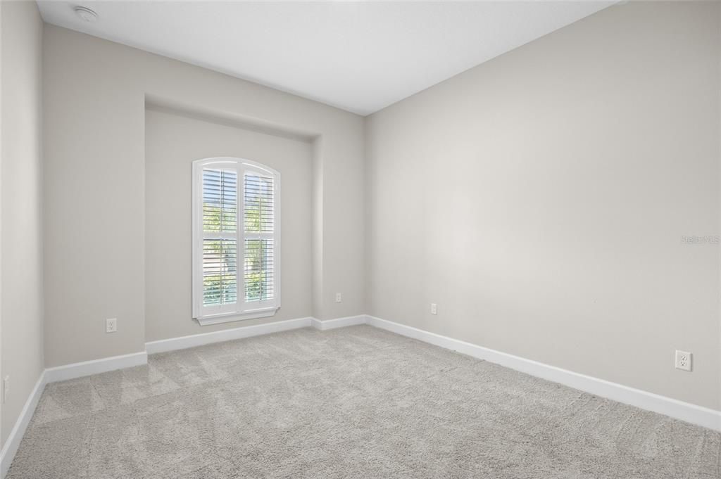 Под контрактом: $630,000 (3 спален, 3 ванн, 2449 Квадратных фут)