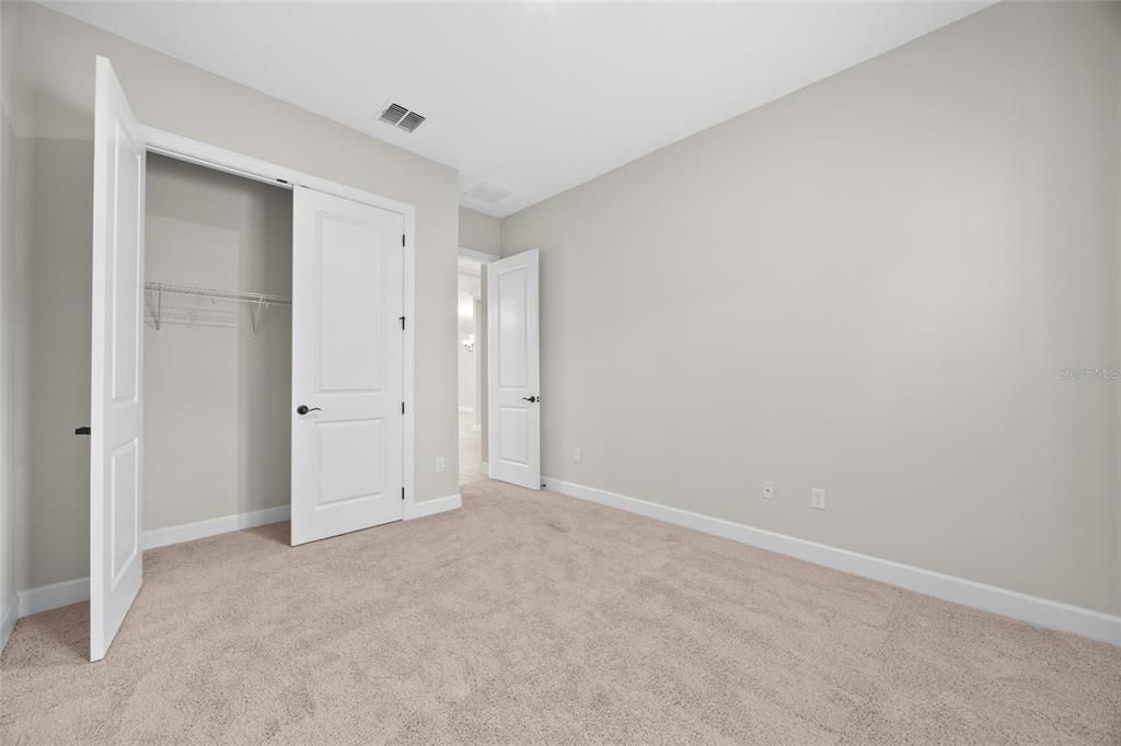 Под контрактом: $630,000 (3 спален, 3 ванн, 2449 Квадратных фут)