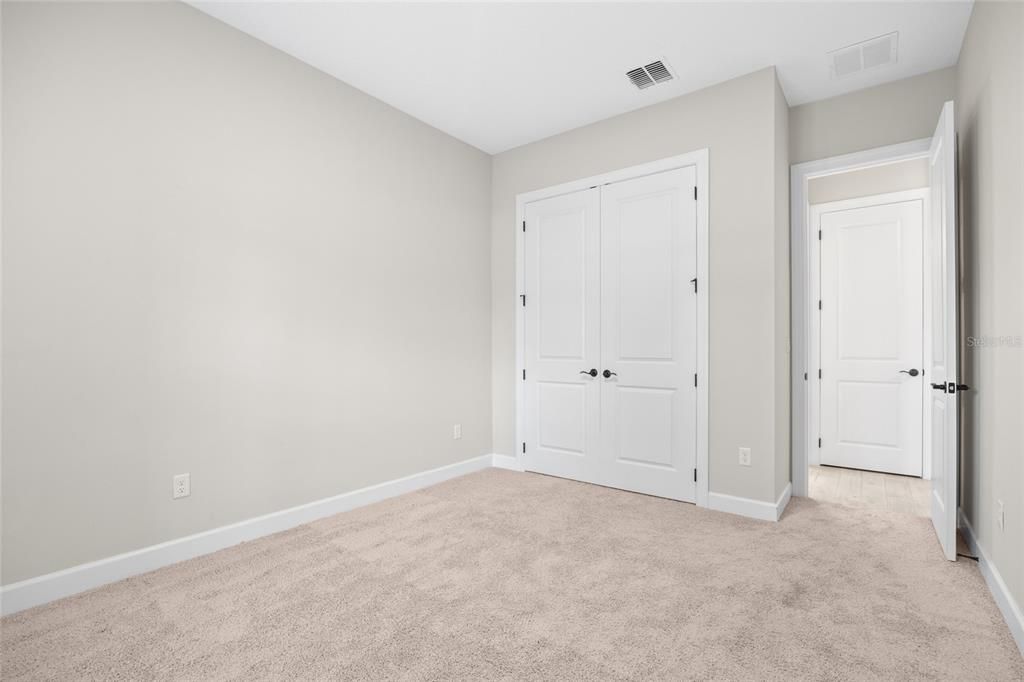 Под контрактом: $630,000 (3 спален, 3 ванн, 2449 Квадратных фут)