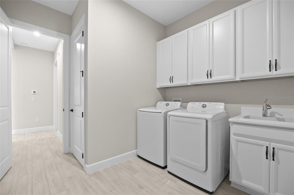 Под контрактом: $630,000 (3 спален, 3 ванн, 2449 Квадратных фут)